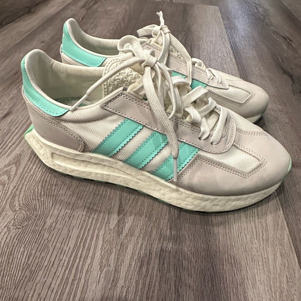 Adidas women’s size 9 athletic shoes